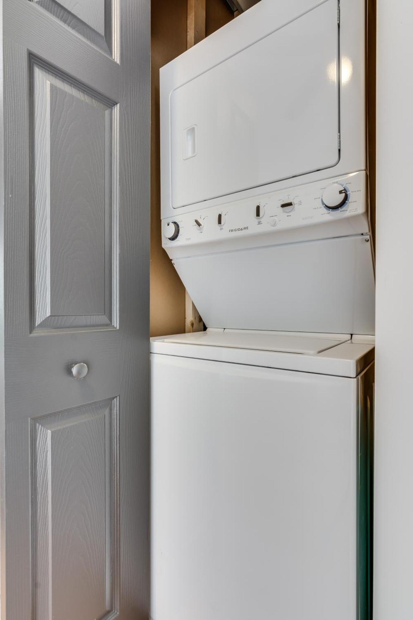Welcome To West Town! 2 Bedrooms And Pet Friendly Apts Appartement *