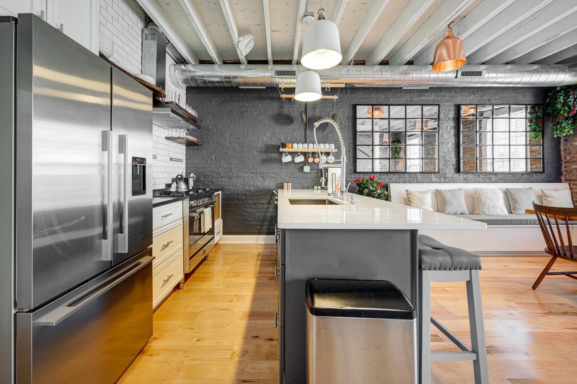 Floor In The Heart Of West Town! Perfect For Any Group And Pet Friendly! Apts Apartamento *