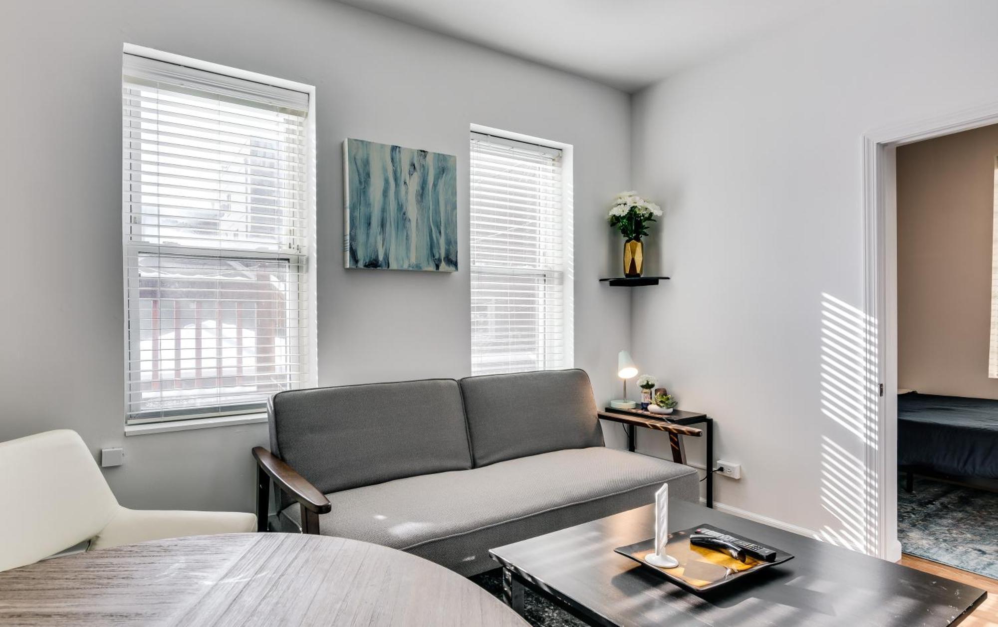 Welcome To West Town! 2 Bedrooms And Pet Friendly Apts Appartement Chicago