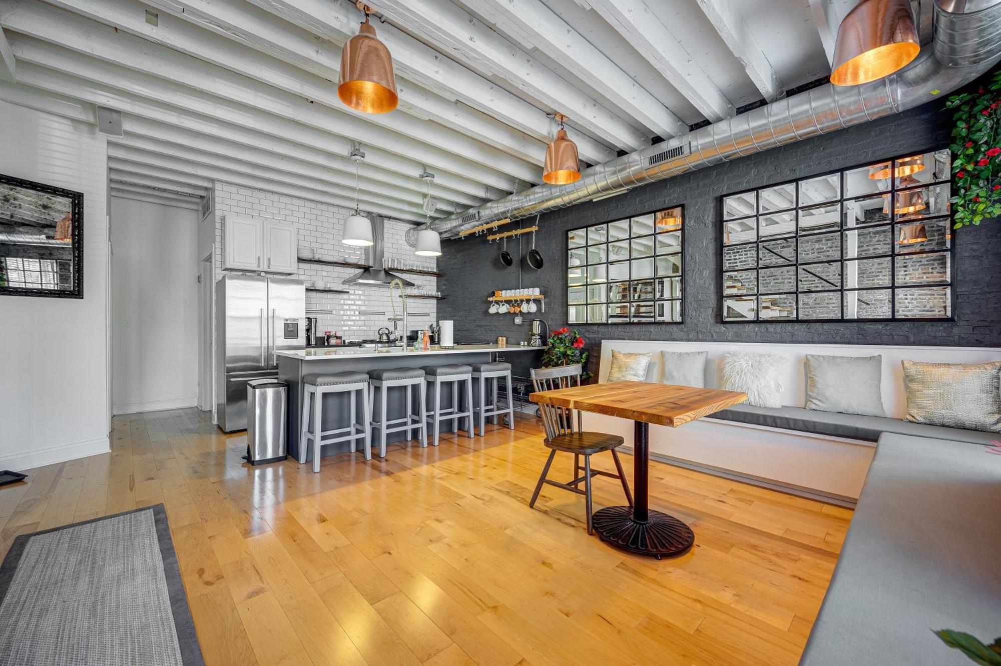 Floor In The Heart Of West Town! Perfect For Any Group And Pet Friendly! Apts Apartamento Chicago