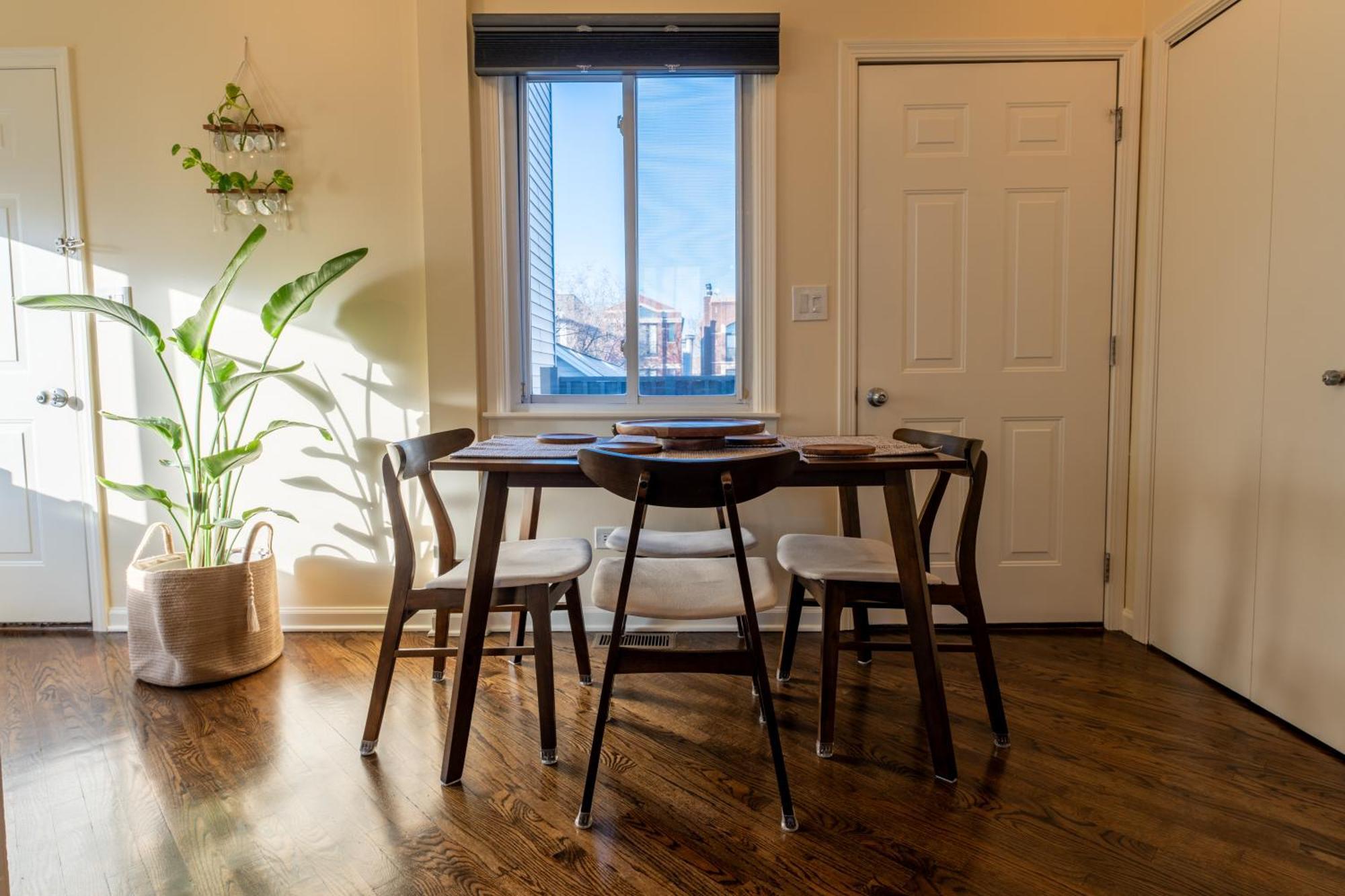 Bucktown Private Apartment *