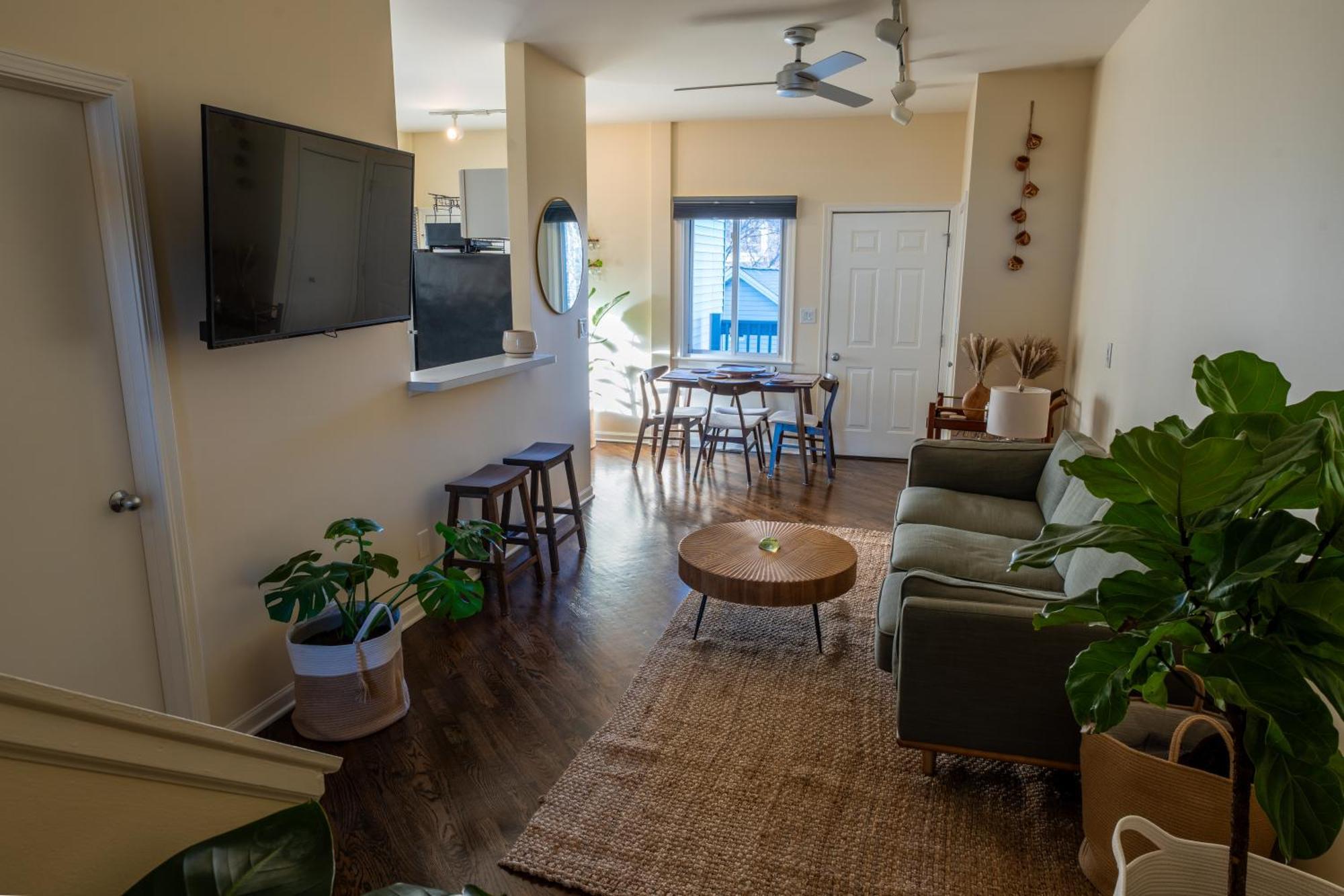 Bucktown Private Apartment Chicago