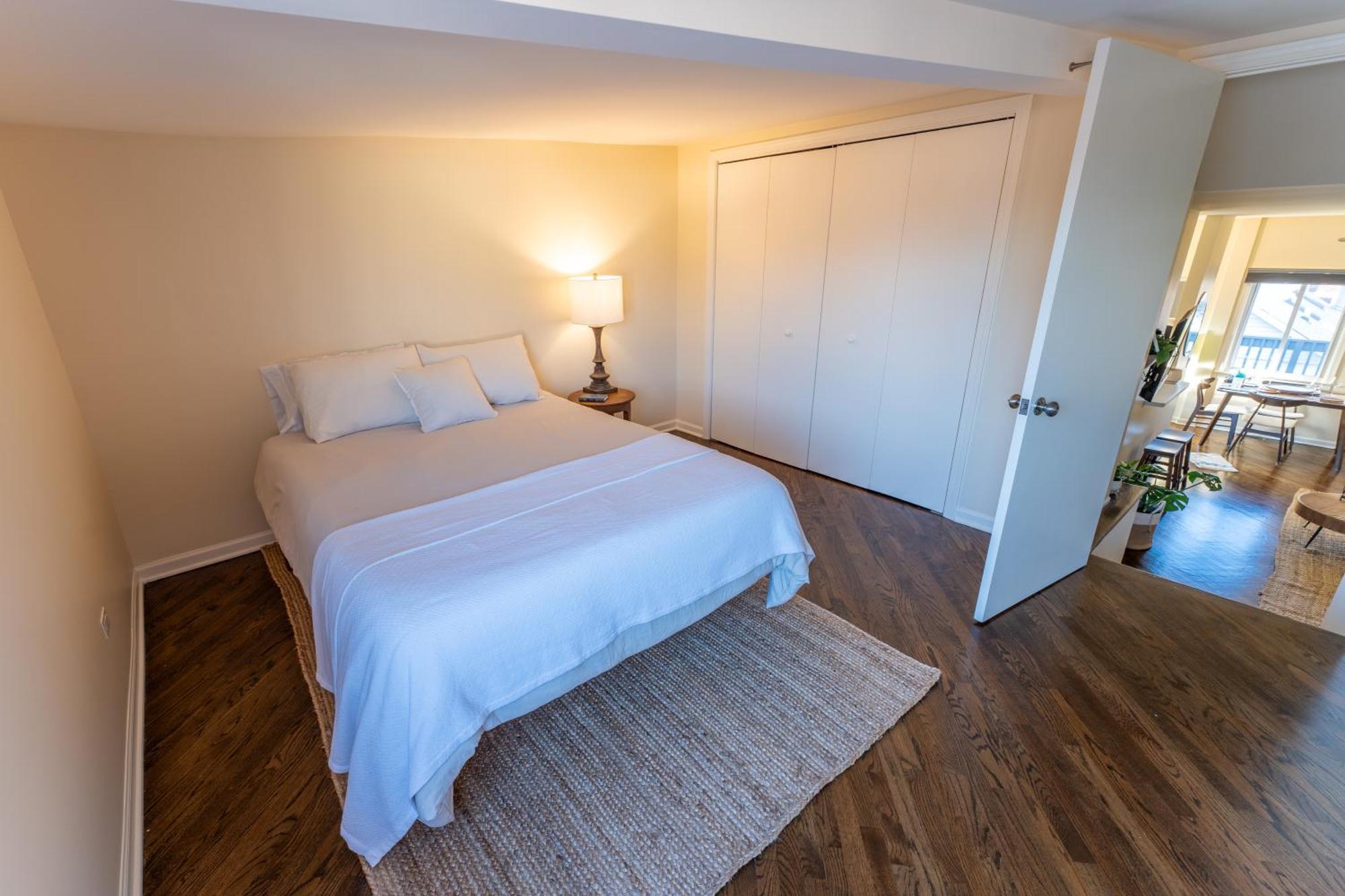 Bucktown Private Apartment