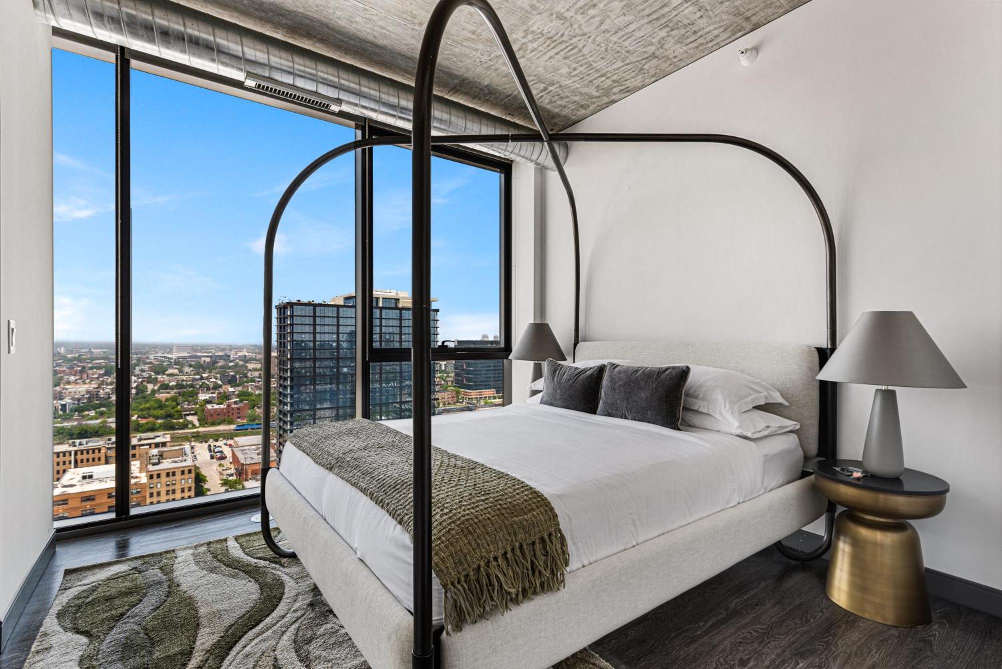 Apartment Fulbrix Bright Designer With West Loop Views *