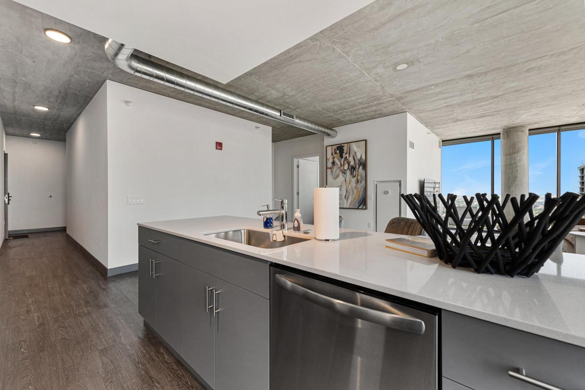 Fulbrix Bright Designer With West Loop Views *