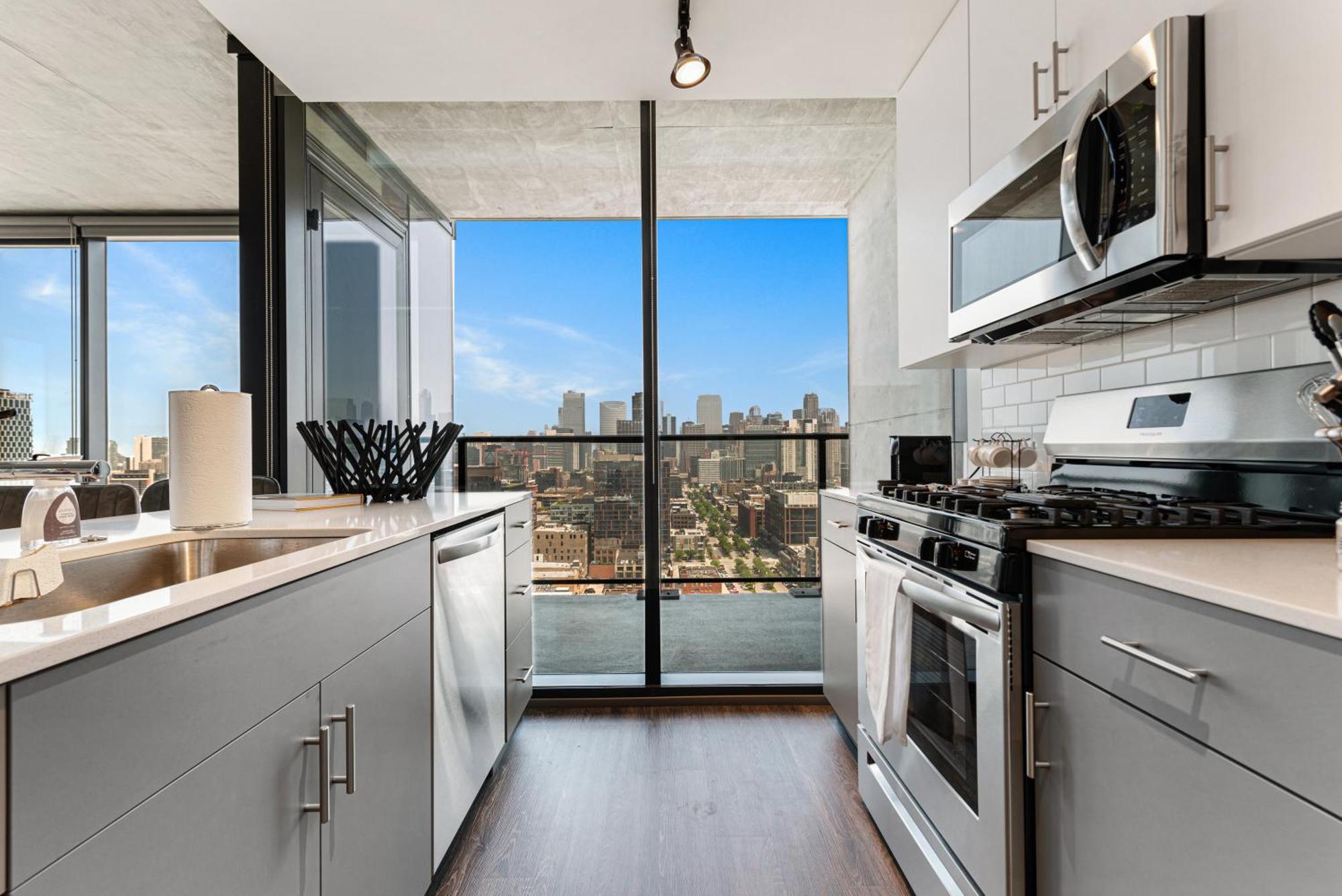 Fulbrix Bright Designer With West Loop Views Chicago