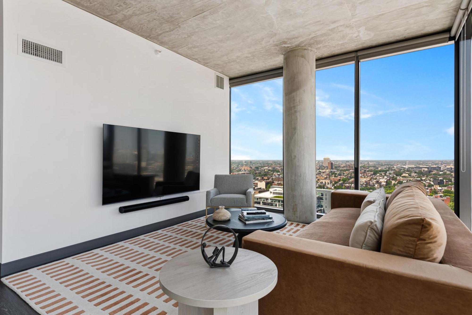 Fulbrix Bright Designer With West Loop Views *