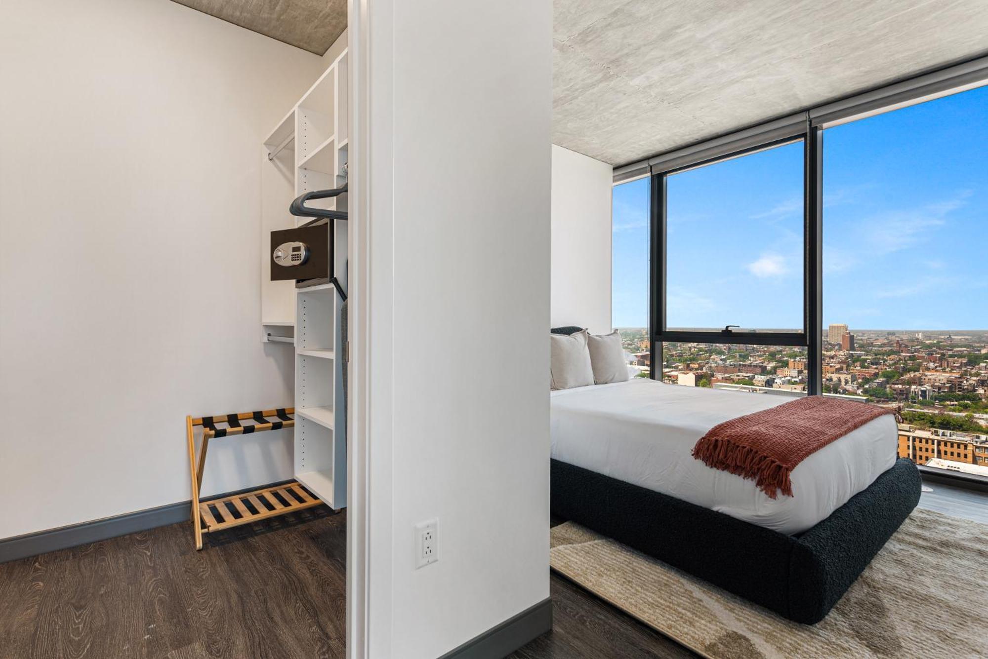 Fulbrix Bright Designer With West Loop Views Apartment Chicago