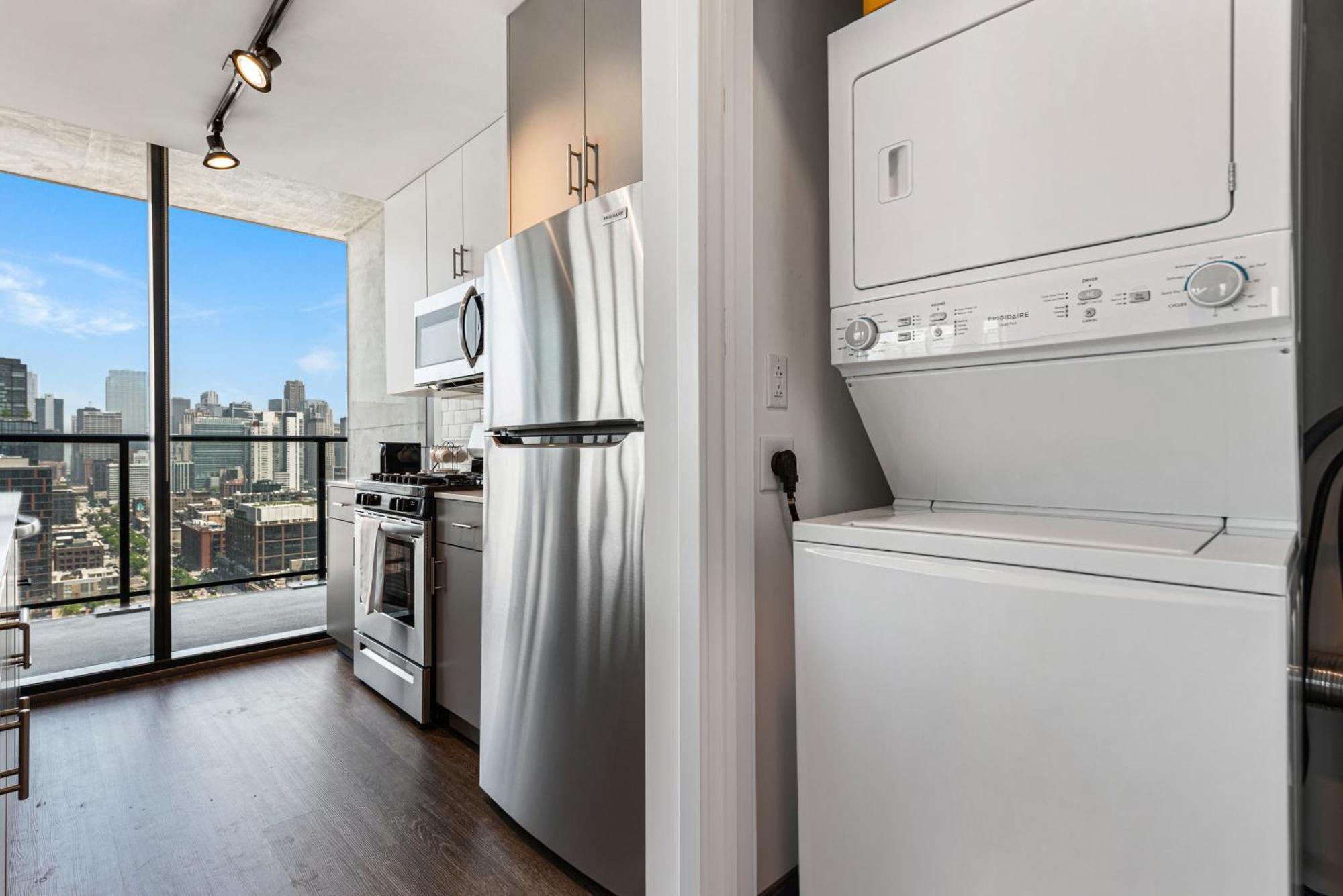 Fulbrix Bright Designer With West Loop Views *