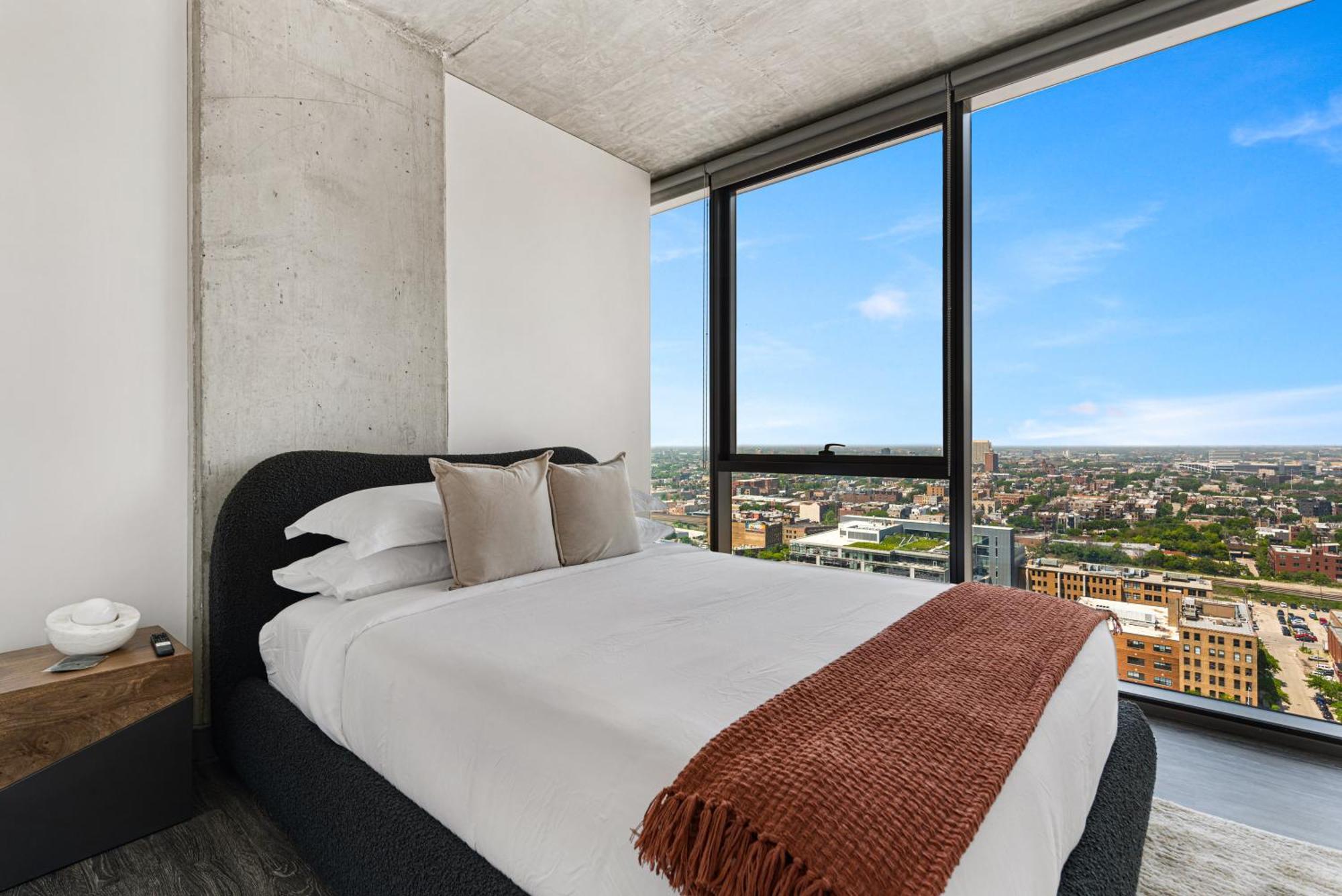 Fulbrix Bright Designer With West Loop Views Chicago