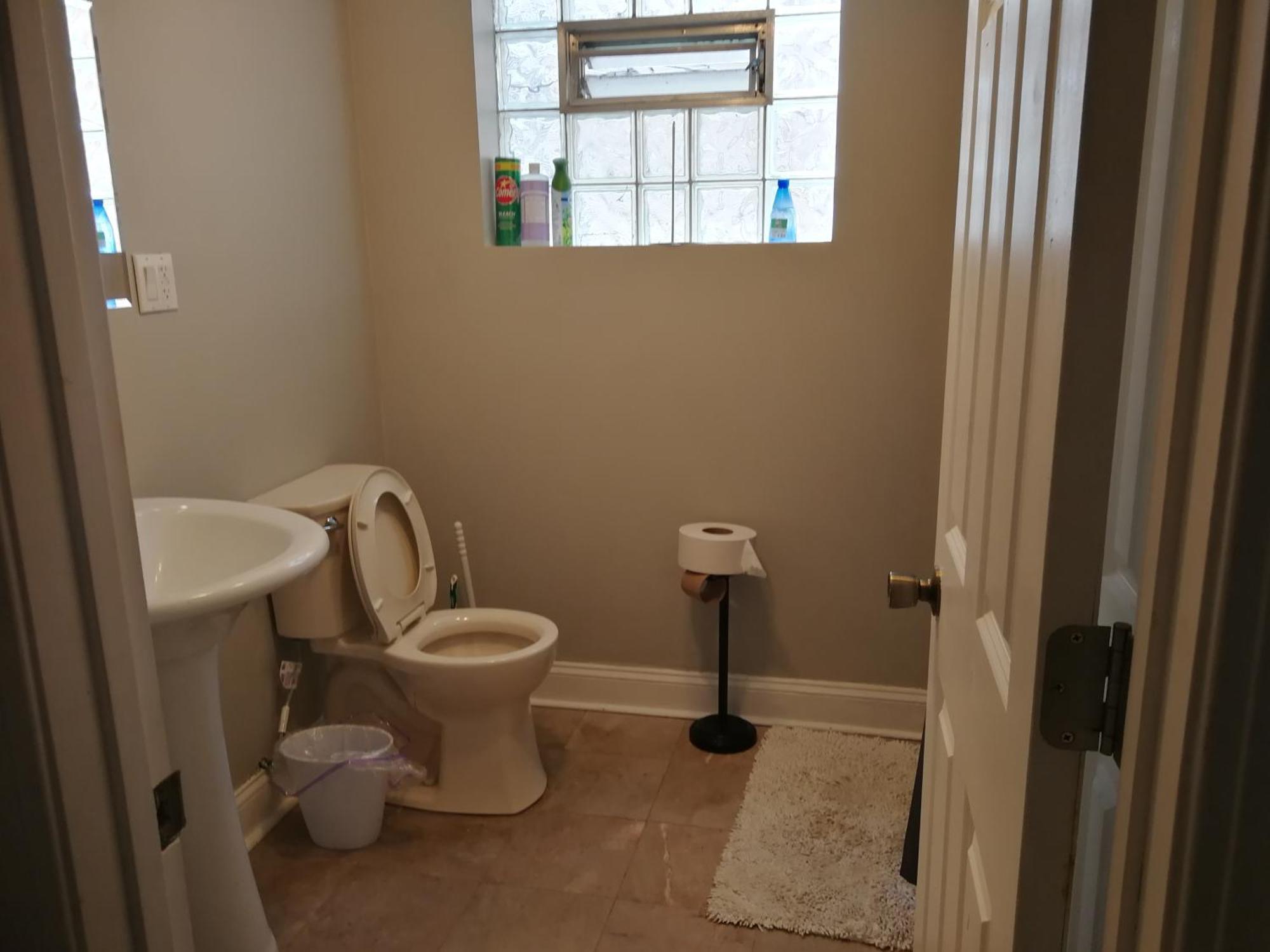 8100 Happy Homestay Chicago