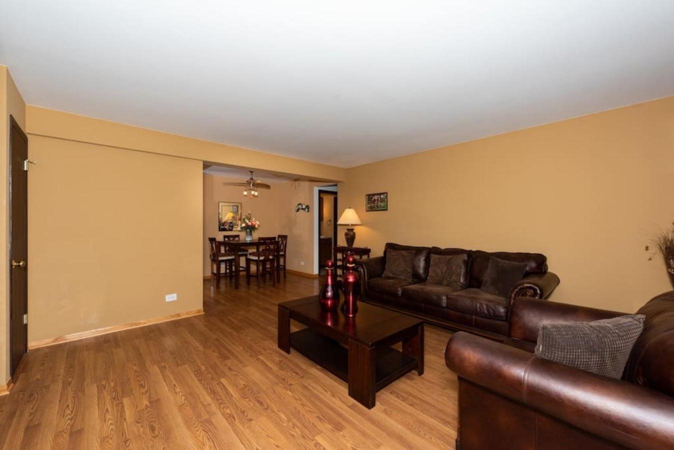 Apartment Luxurious In Rated Neighborhood *