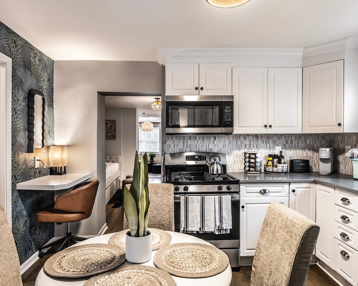 Red Robin - Wicker Park Apartment Chicago