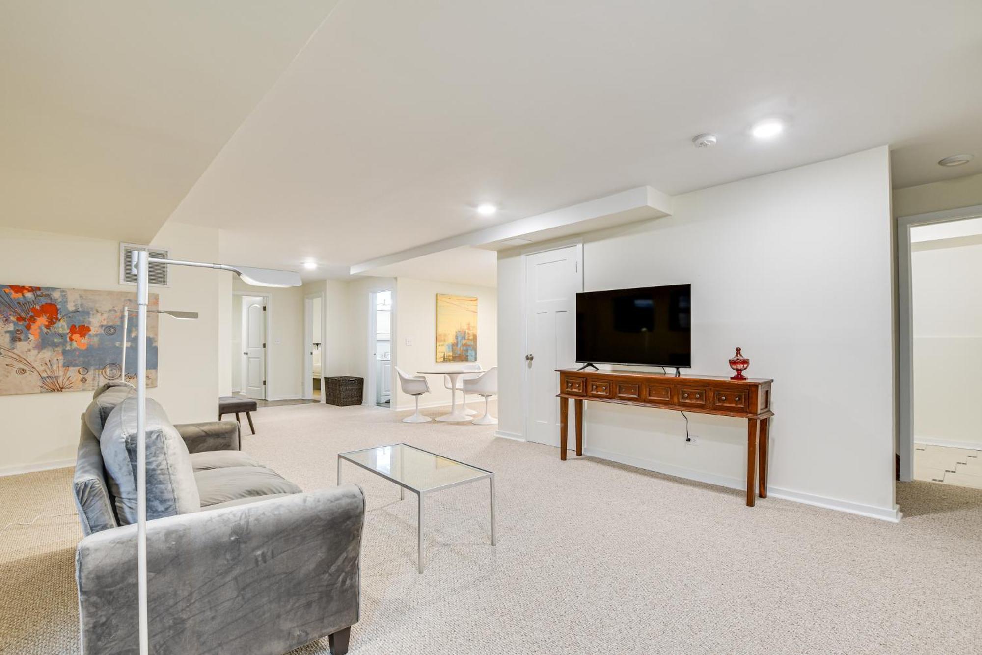 Walk To Michigan With Yard Apartment Chicago