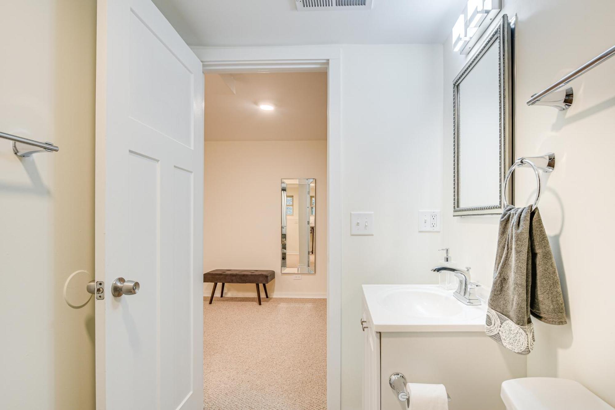 Apartment Walk To Michigan With Deck *