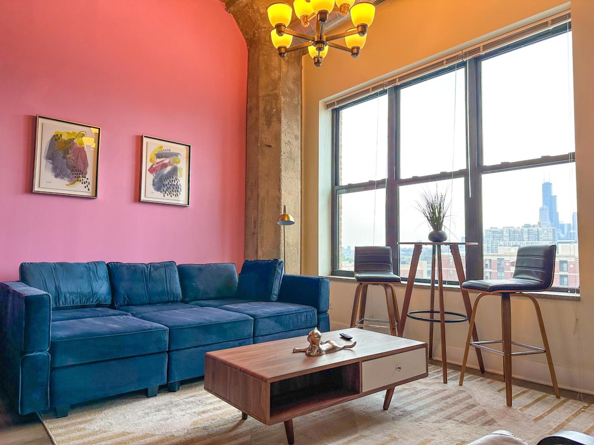 Modern 2br Loft With Amazing Skyline View And Optional Parking For 8 Guests Near Mccormick Place And Soldier Field
