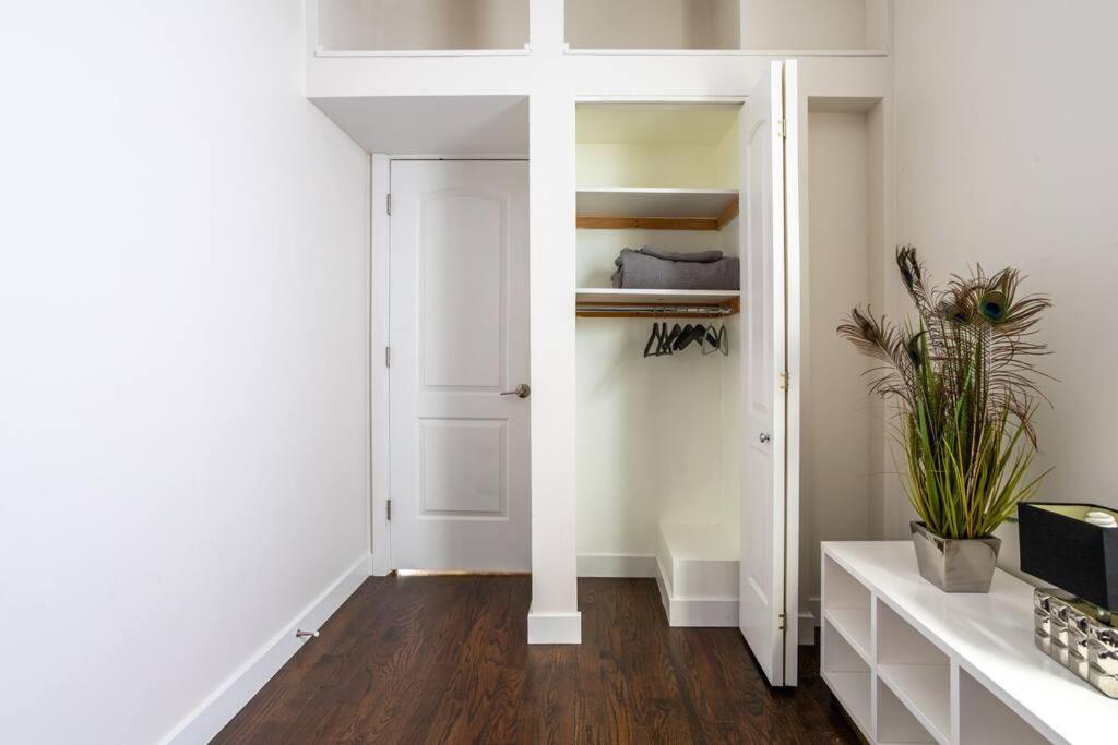 Duplex 3 Bed 2 Bat Steps From Lincoln Square Appartement
