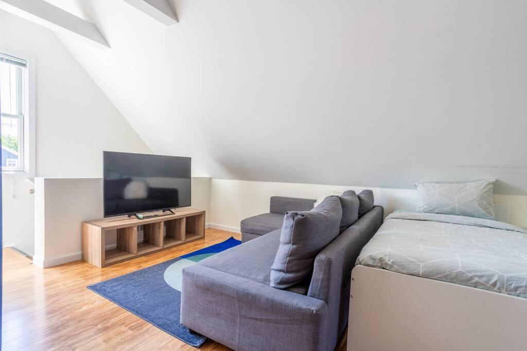 Duplex 3 Bed 2 Bat Steps From Lincoln Square Appartement