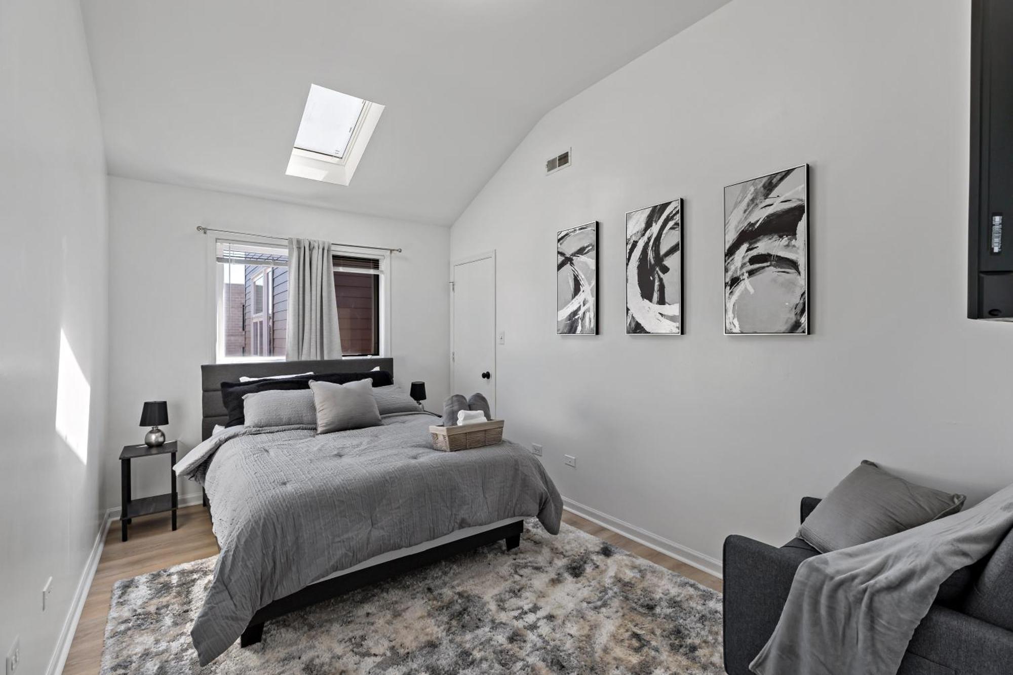 The Haven, Great Location Near Downtown, Medical District And United Center Apartment *