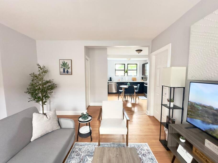 Apartment Cozy Retreat, Prime Location Near Loyola & Beach! *