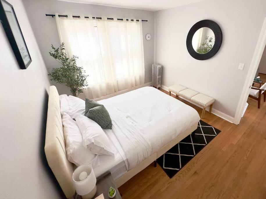 Cozy Retreat, Prime Location Near Loyola & Beach!