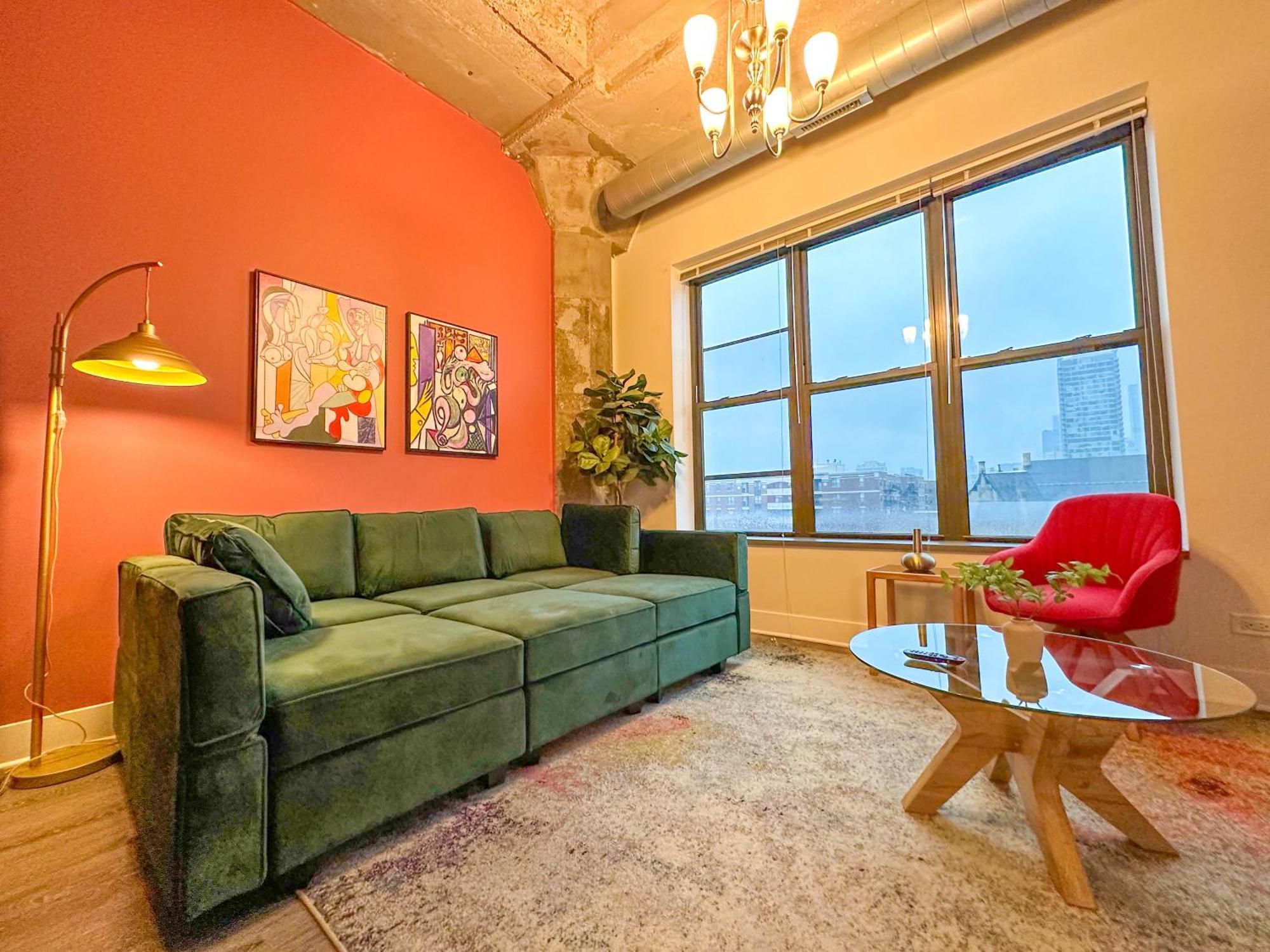 Apartment Fully Equipped 2br In South Loop With Optional Parking And Gym Access Near Mccormick Place & Lakefront Attractions