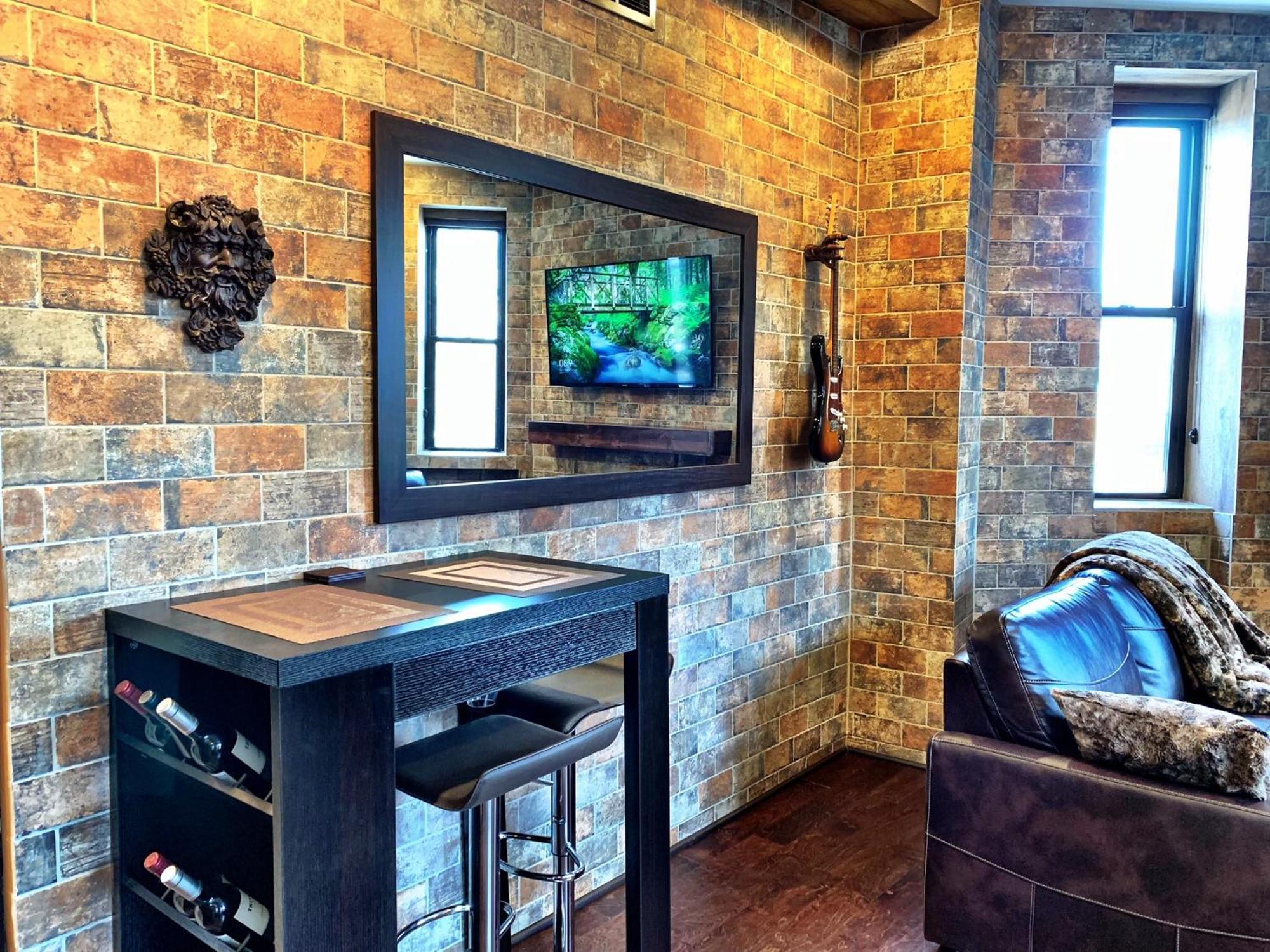 The Picasso On Lincoln Park Apartment