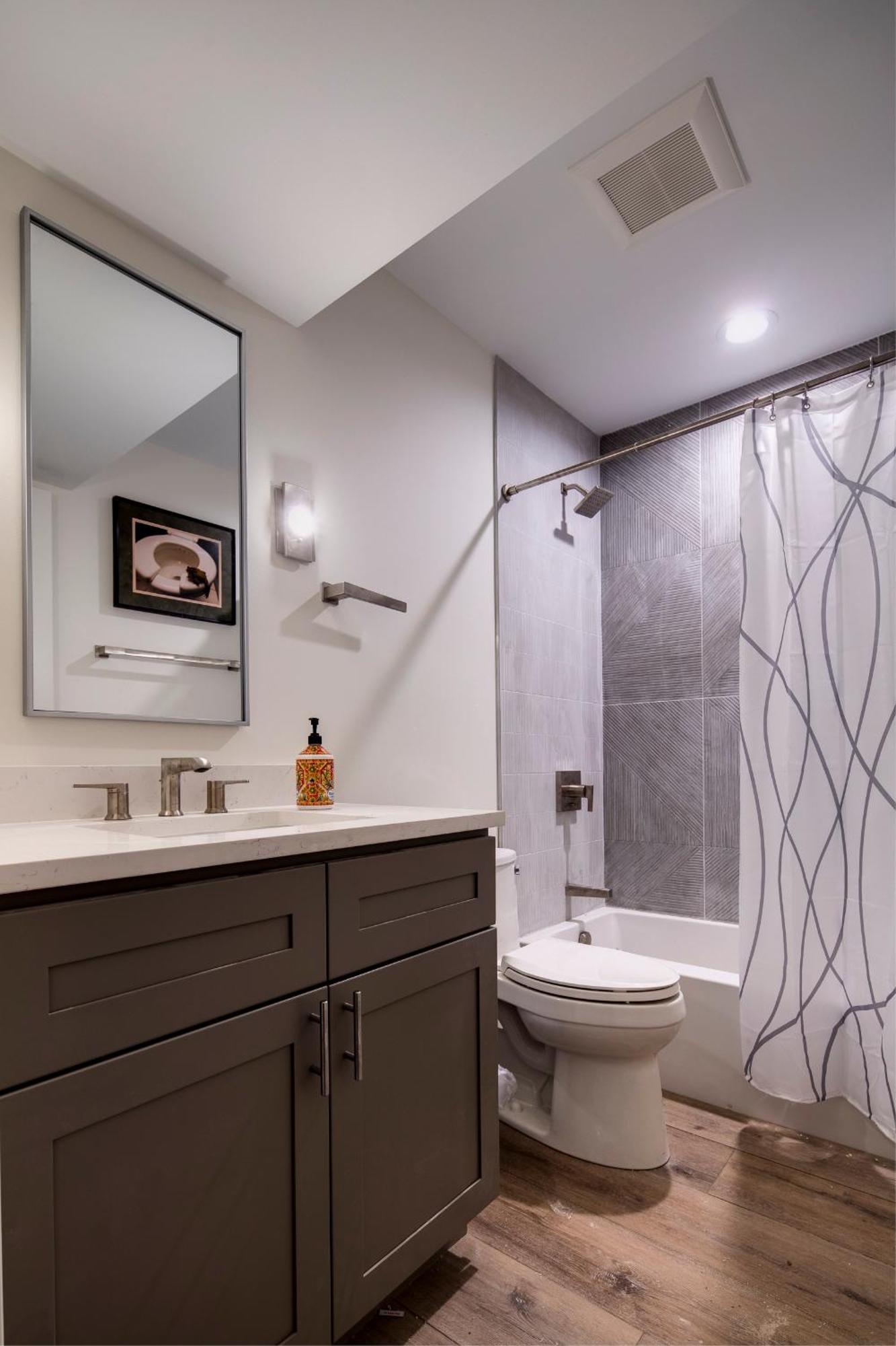 Stylish 2br Stunner In Unbeatable Location Apartment *