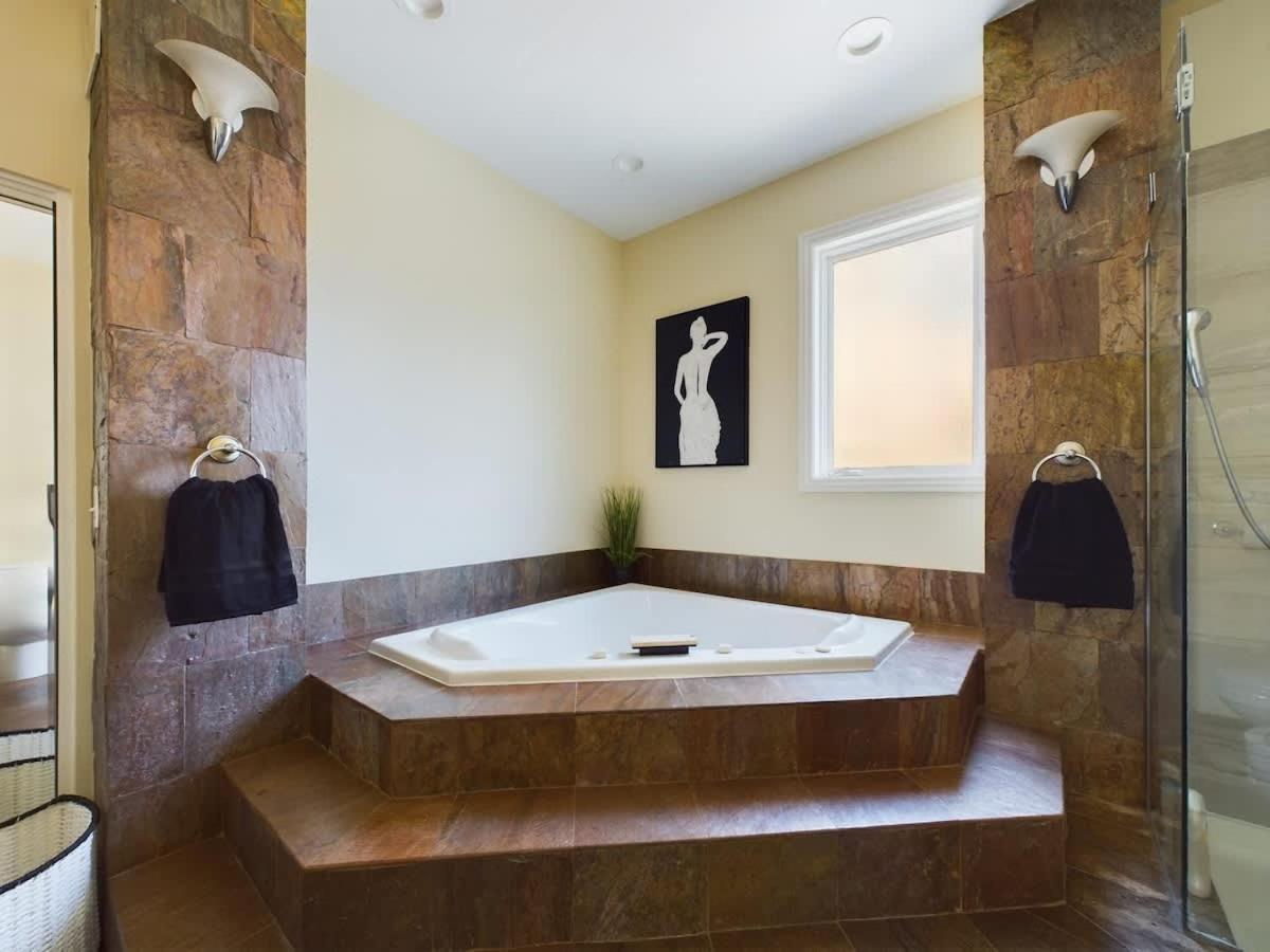 Luxe 4br With Hot Tub & Game * Chicago