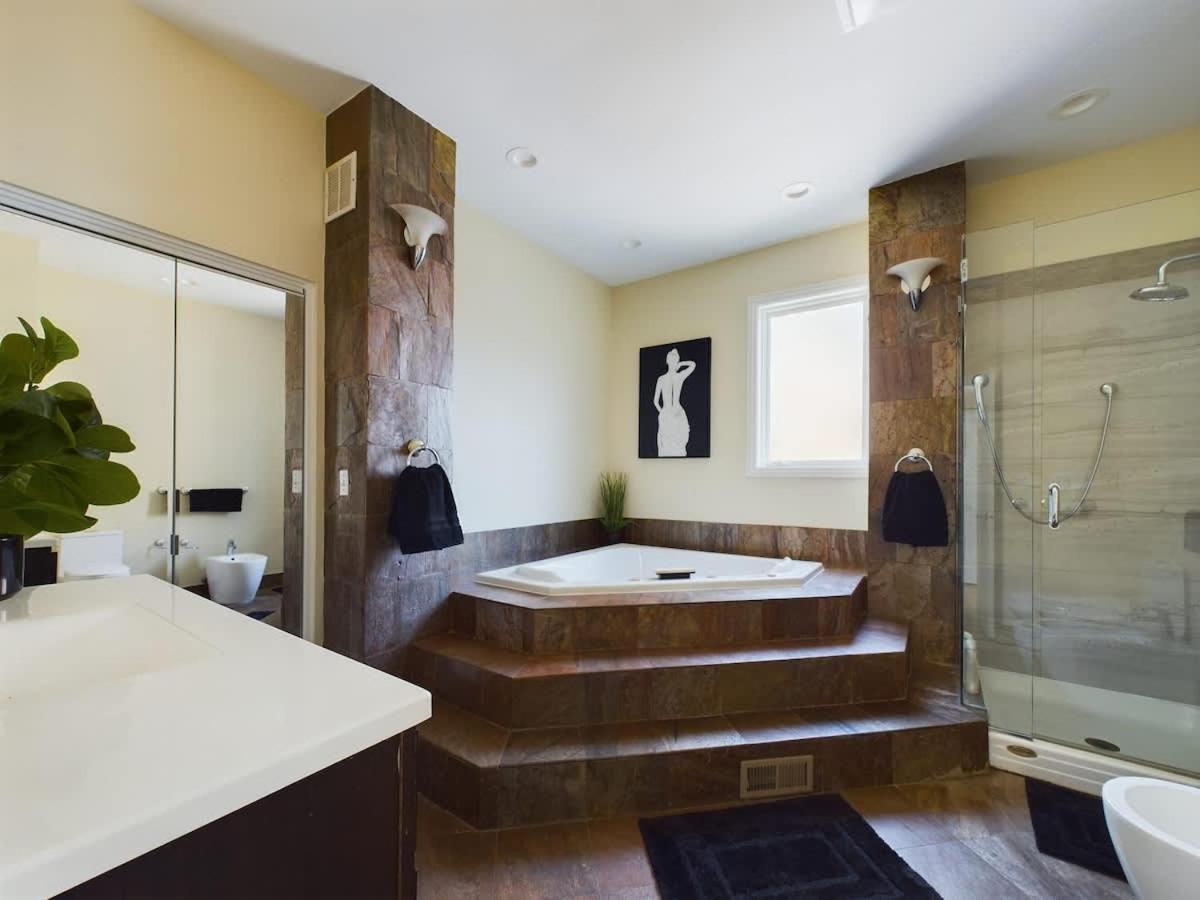 Holiday home Luxe 4br With Hot Tub & Game