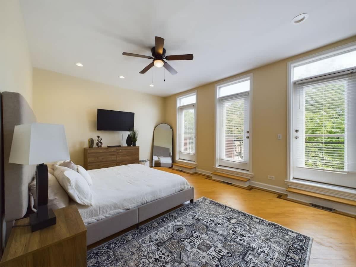 Holiday home Luxe 4br With Hot Tub & Game Chicago