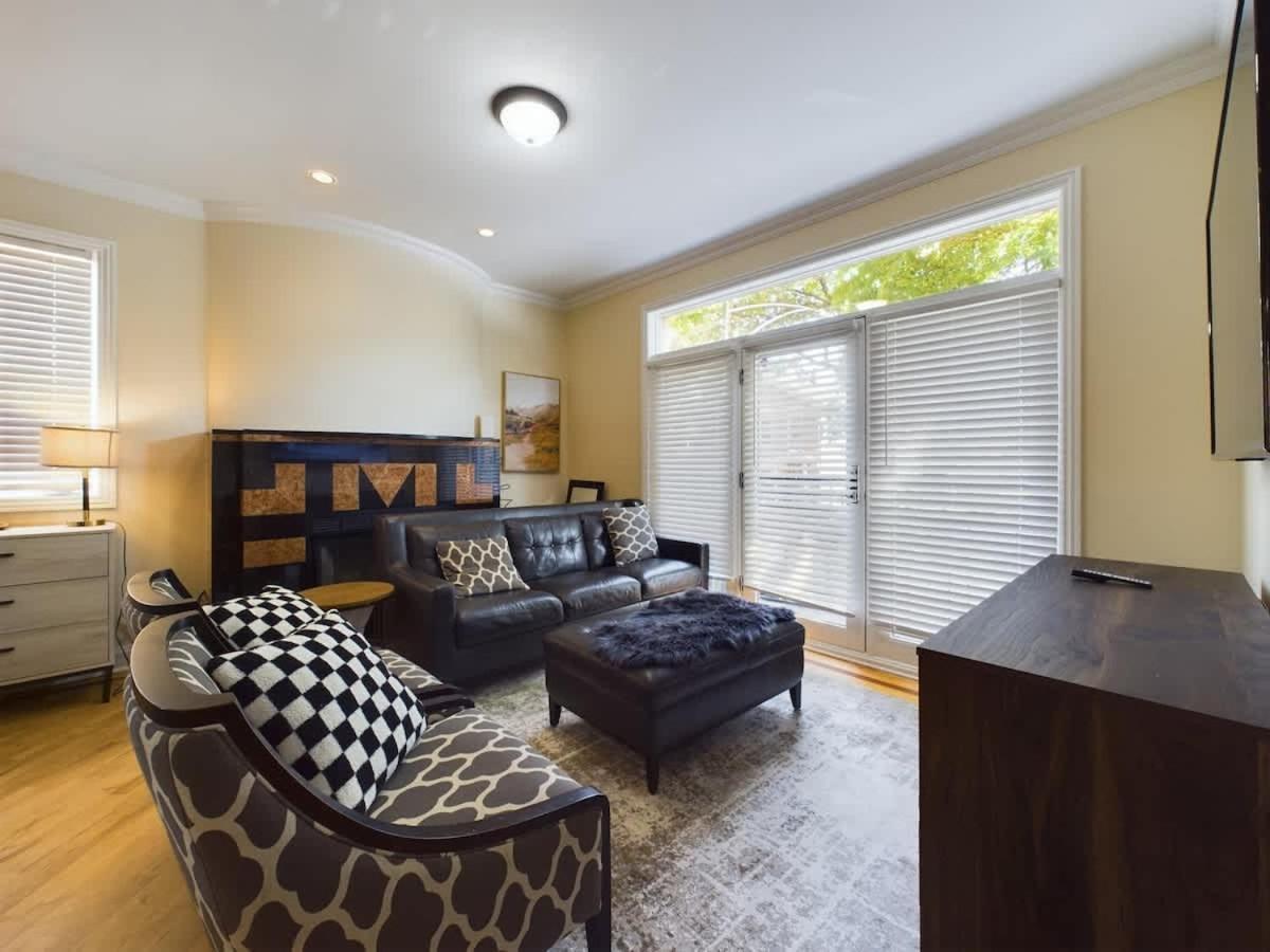 Holiday home Luxe 4br With Hot Tub & Game Chicago