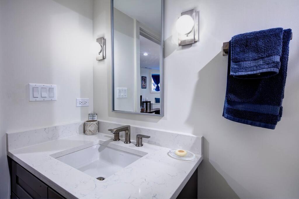 Stylish 2br Stunner In Unbeatable Location Apartment Chicago