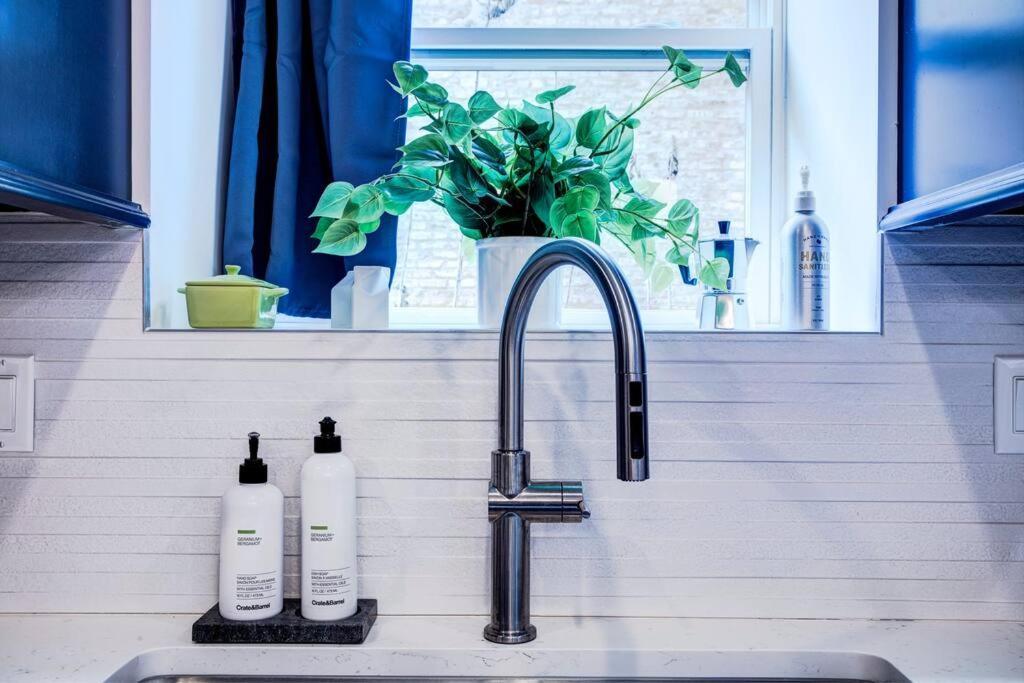 Stylish 2br Stunner In Unbeatable Location Apartment