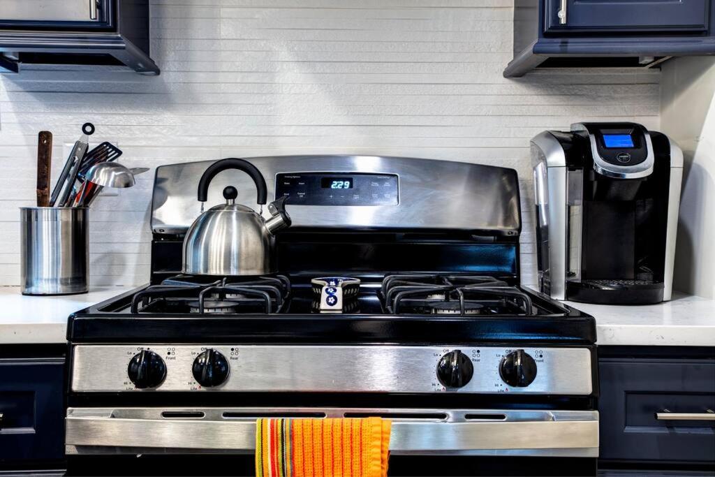 Stylish 2br Stunner In Unbeatable Location *