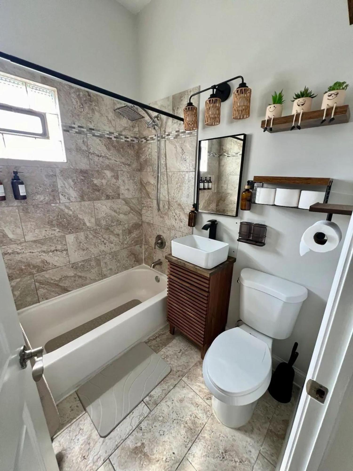 Stylish 3bedroom Aparment W Games & Free Parking