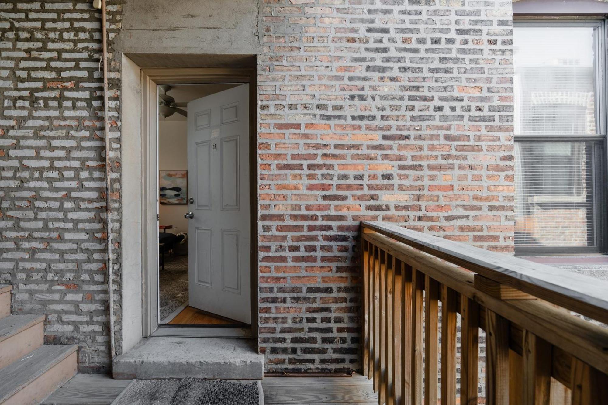Ukrainian Village 2br Modern D2