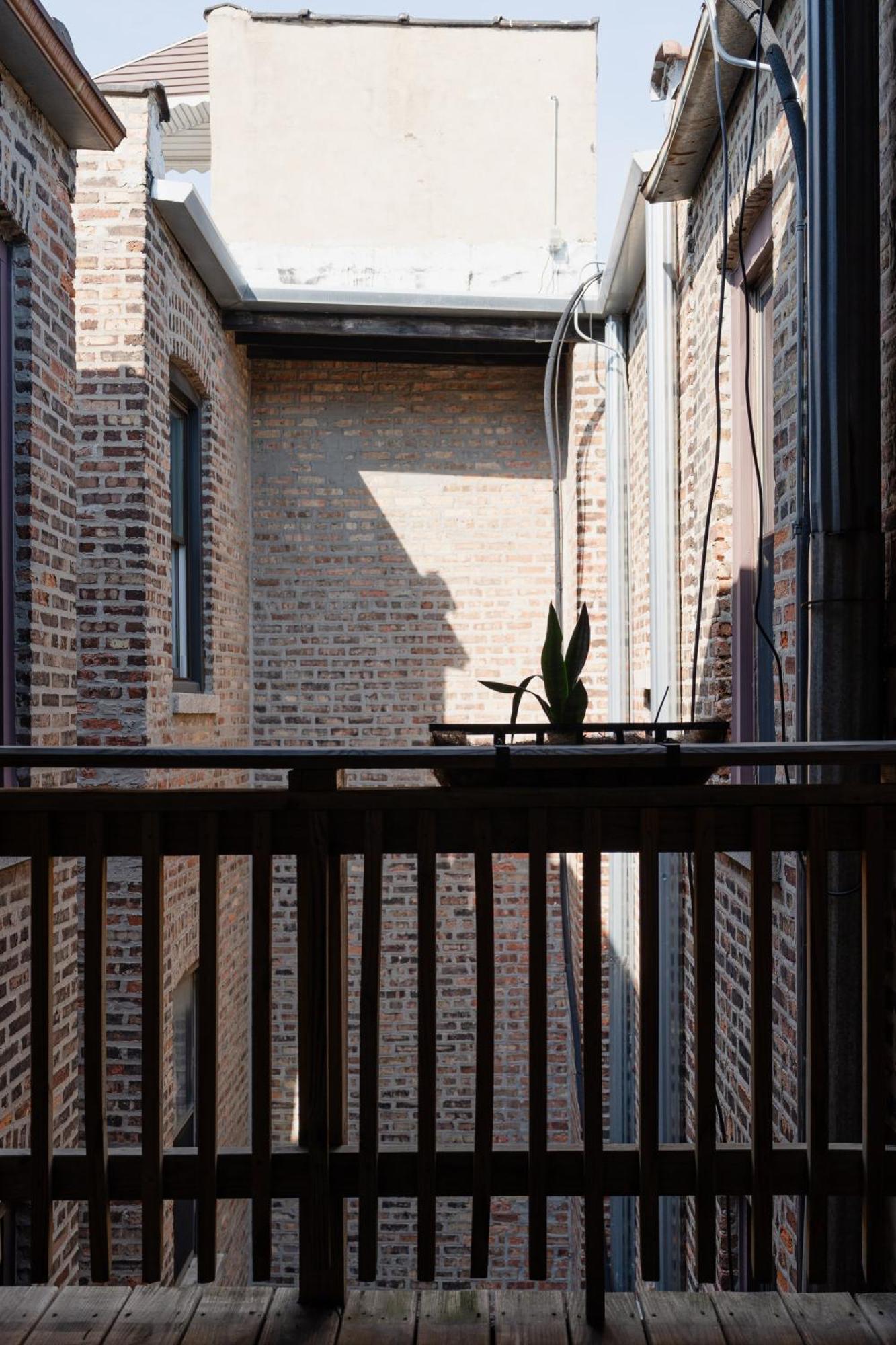 Ukrainian Village 2br Modern D2 *