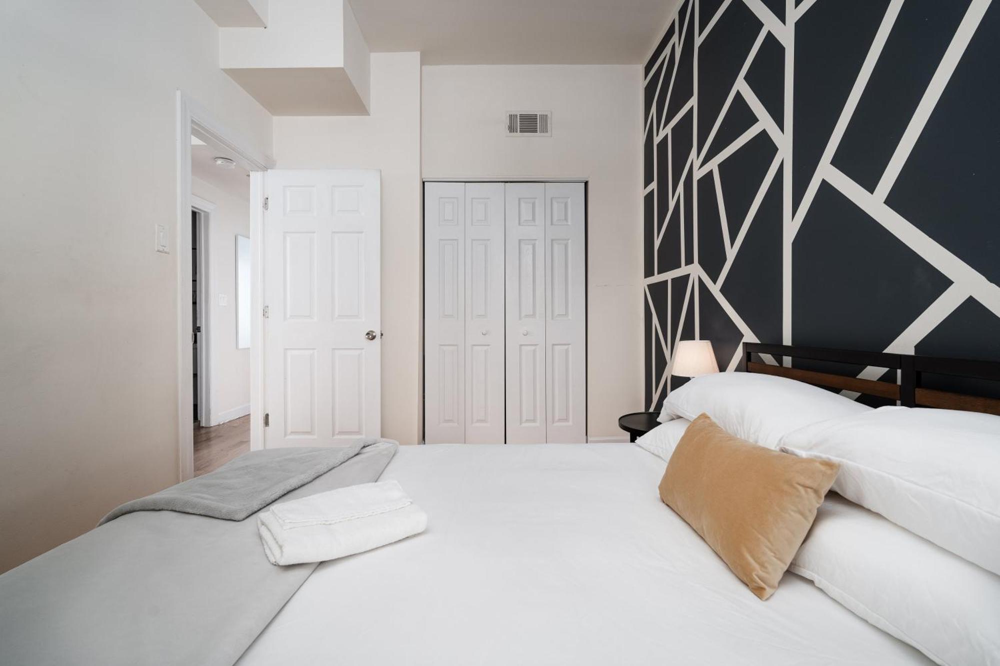 Ukrainian Village 2br Modern D2 *