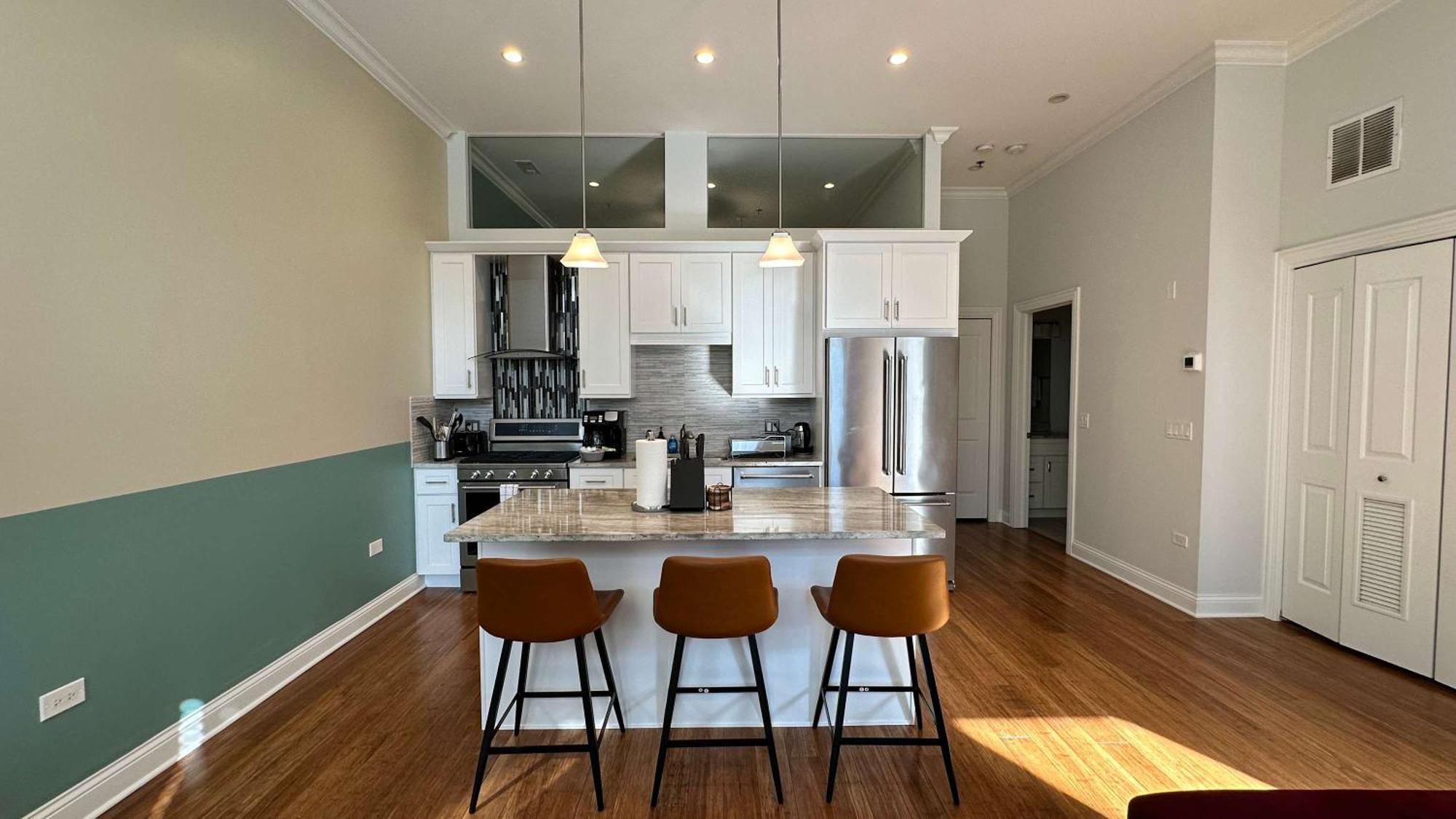 Cozy 1 Bedroom 1 Parking Sleeps 4 *