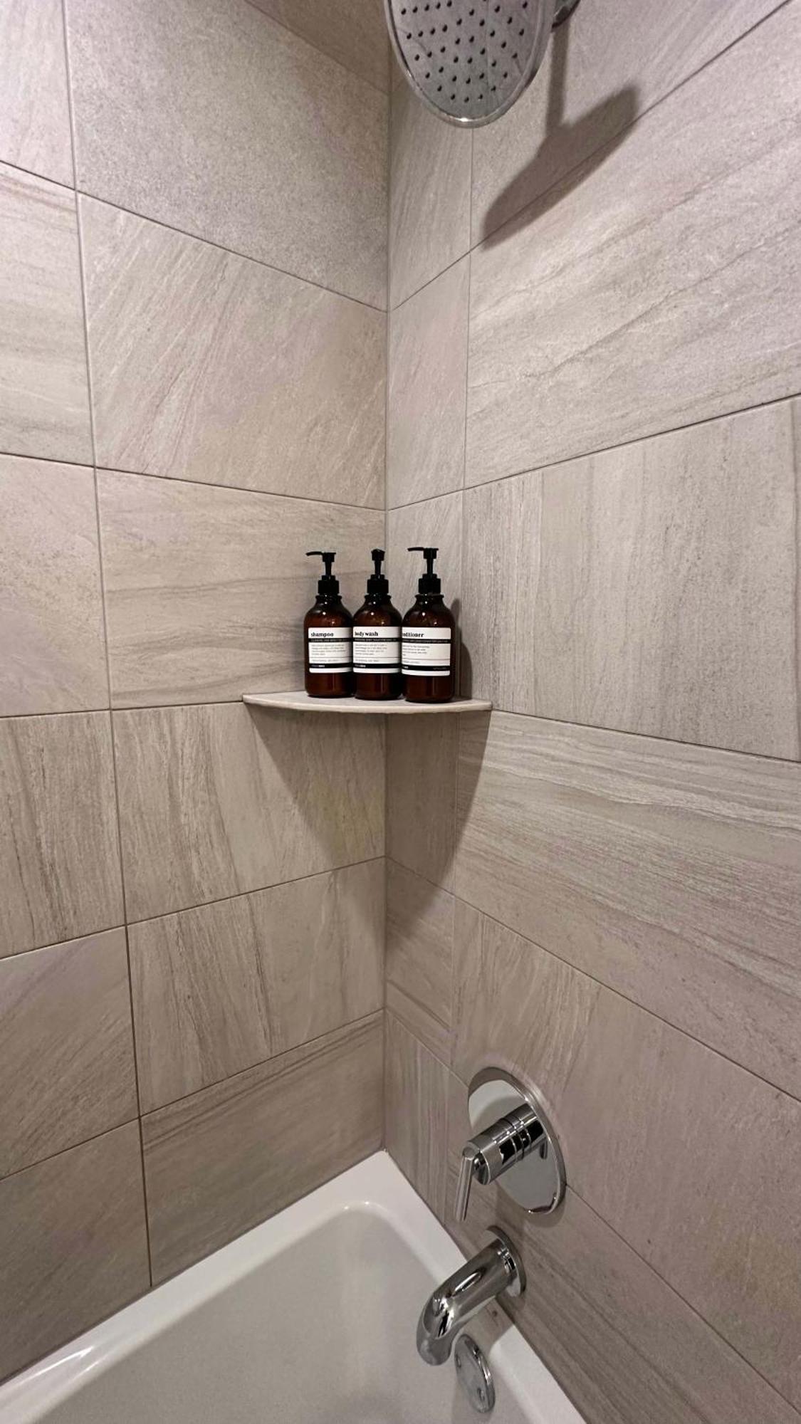 Cozy 1 Bedroom 1 Parking Sleeps 4 * Chicago