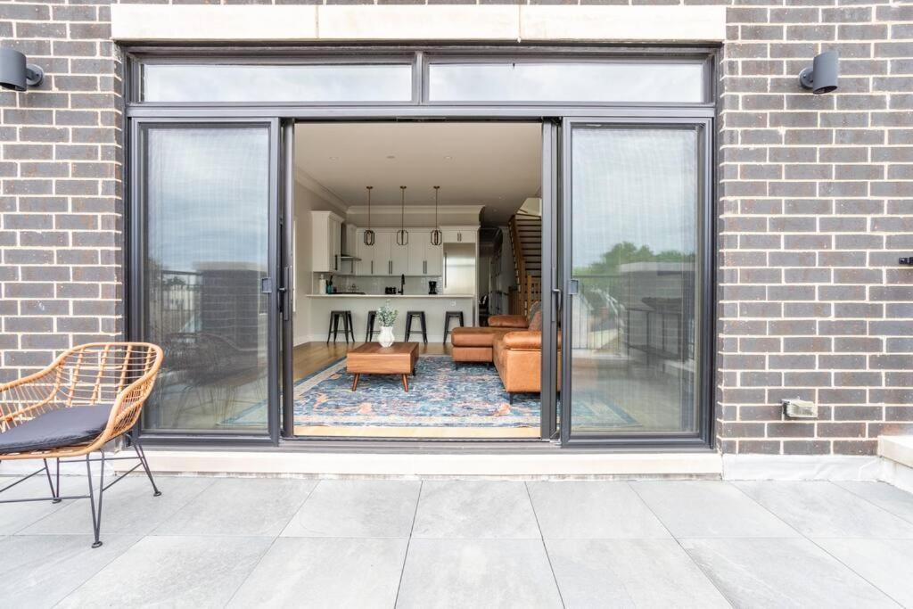 Apartment Large 2-bedroom With Huge Roof Deck View Of Skyline Chicago