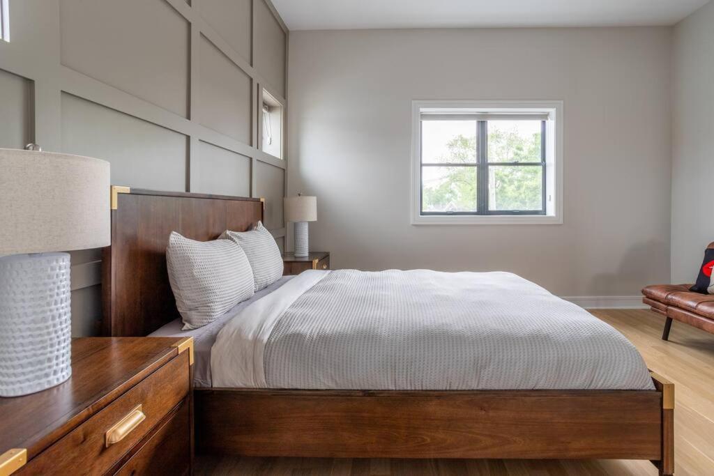 Large 2-bedroom With Huge Roof Deck View Of Skyline Chicago