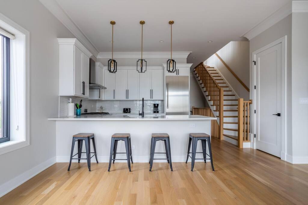 Apartment Large 2-bedroom With Huge Roof Deck View Of Skyline