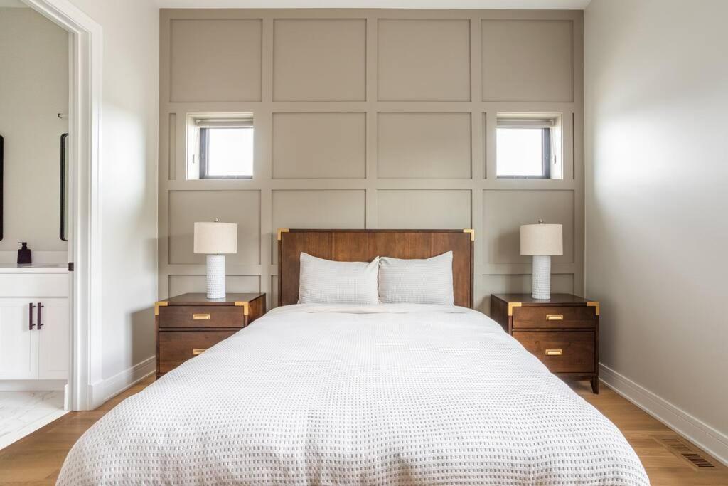 Apartment Large 2-bedroom With Huge Roof Deck View Of Skyline *