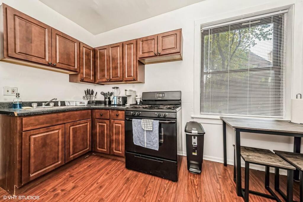 2 Bedroom Near Downtown And The Lakefront Appartement