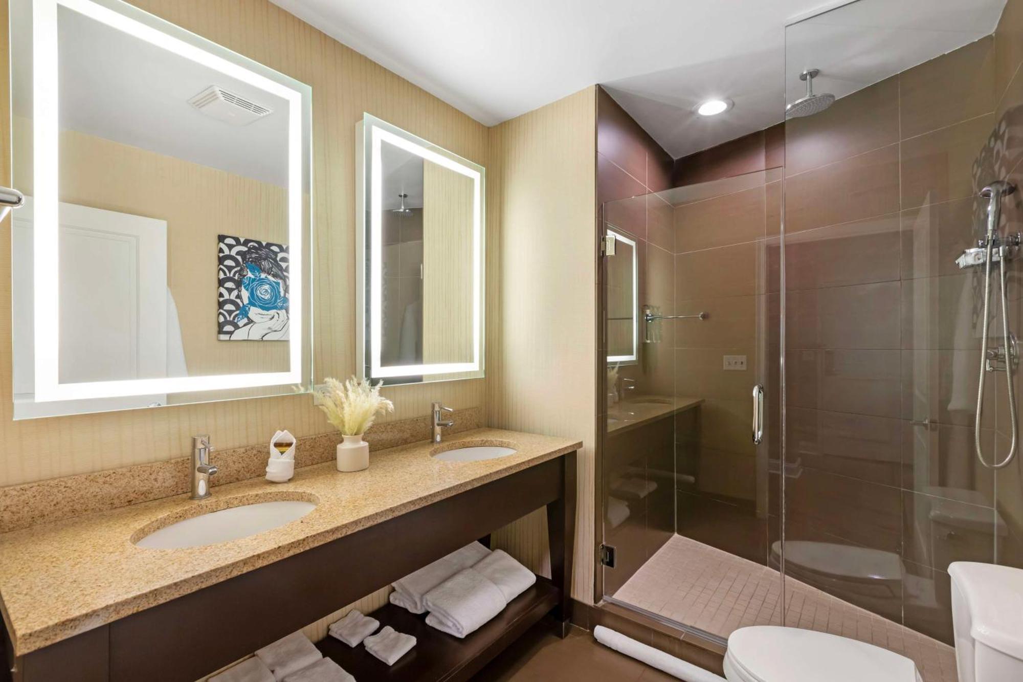 Western Hawthorne Terrace Hotel