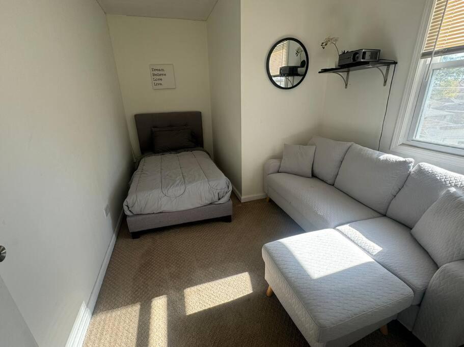 Cozy 4bd House Fireplace And Pond * Chicago