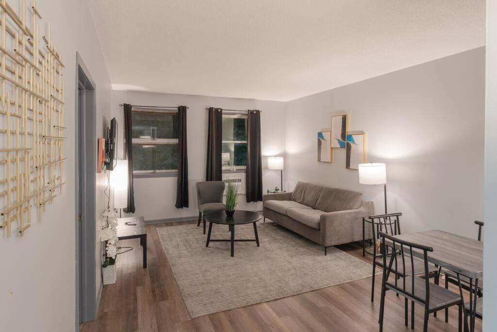 1br Gem In Prime, Vibrant Location Walk To Dining * Chicago