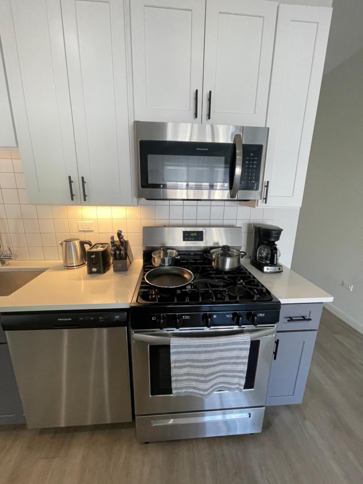 Stylish Shared Minutes From Downtown Chicago, 1bedroom And Shared Access Casa de hóspedes